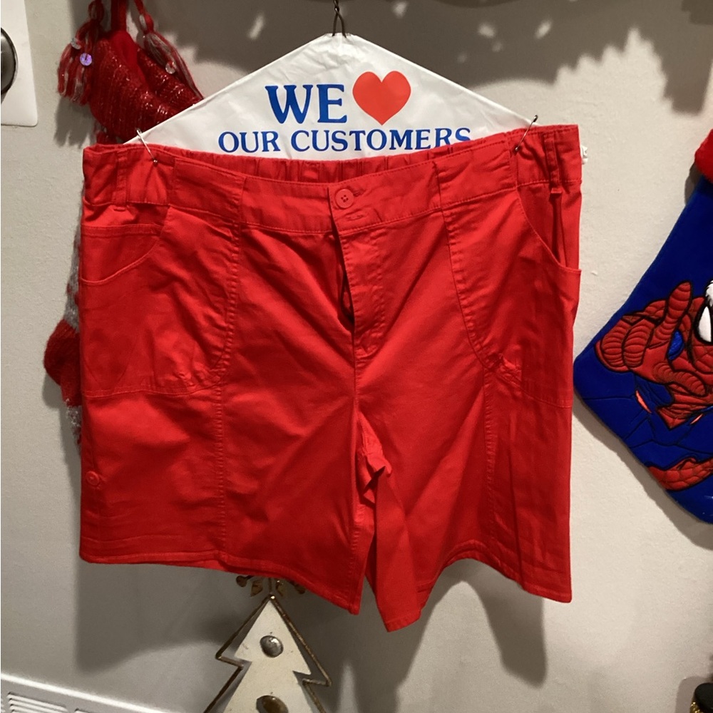 NWT - CATO RED SHORTS SIZE 18W